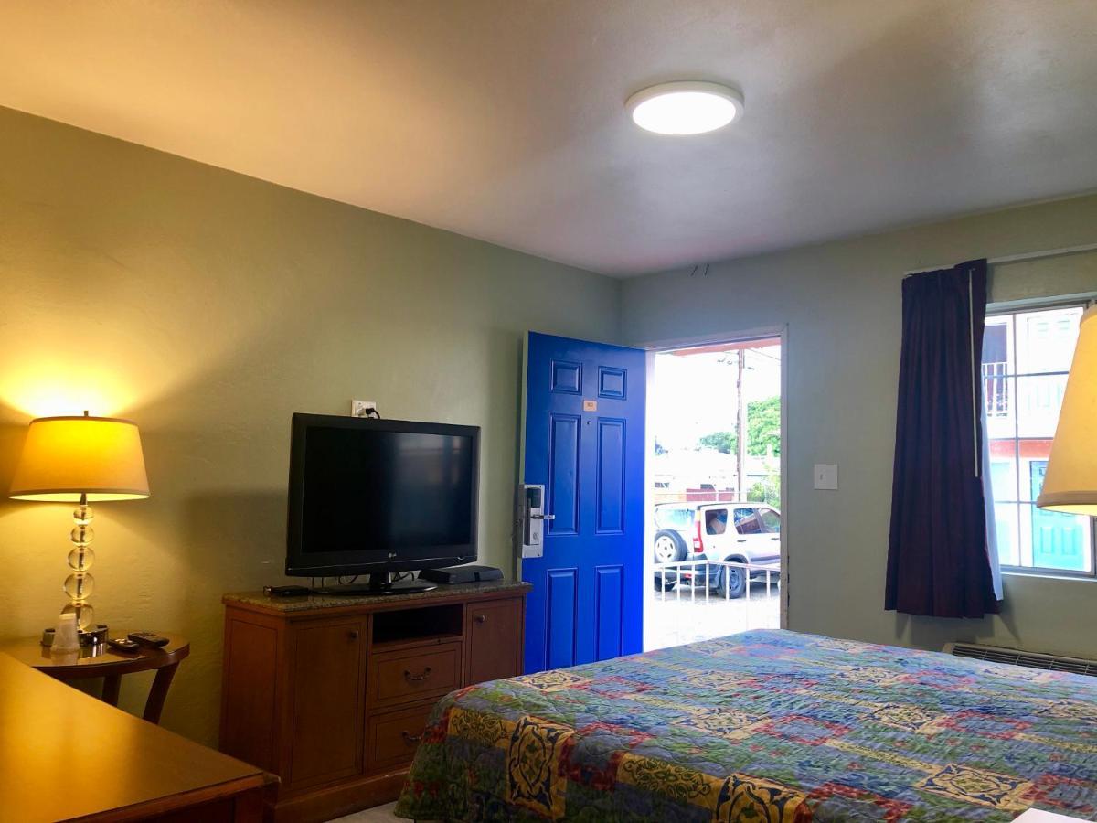 La Petite Rouge Motel San Diego Extérieur photo