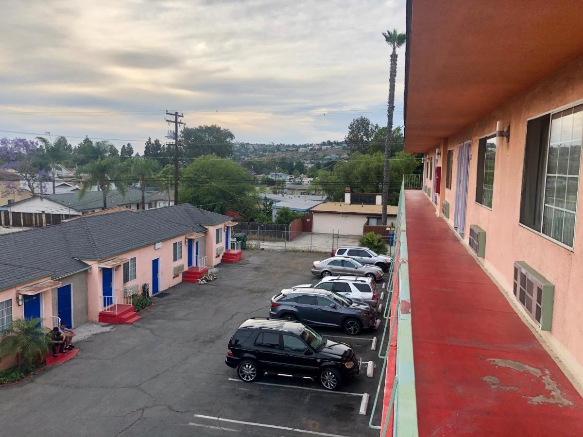 La Petite Rouge Motel San Diego Extérieur photo