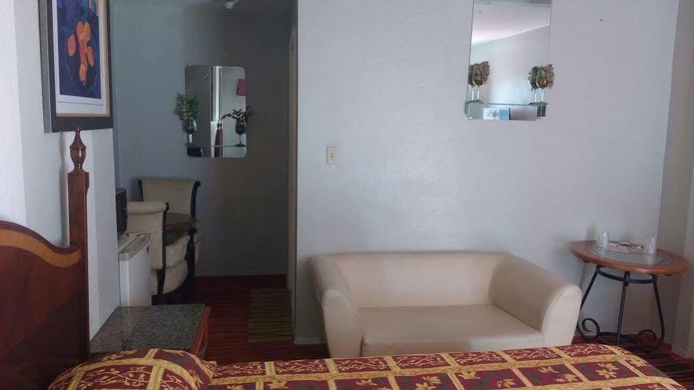La Petite Rouge Motel San Diego Extérieur photo